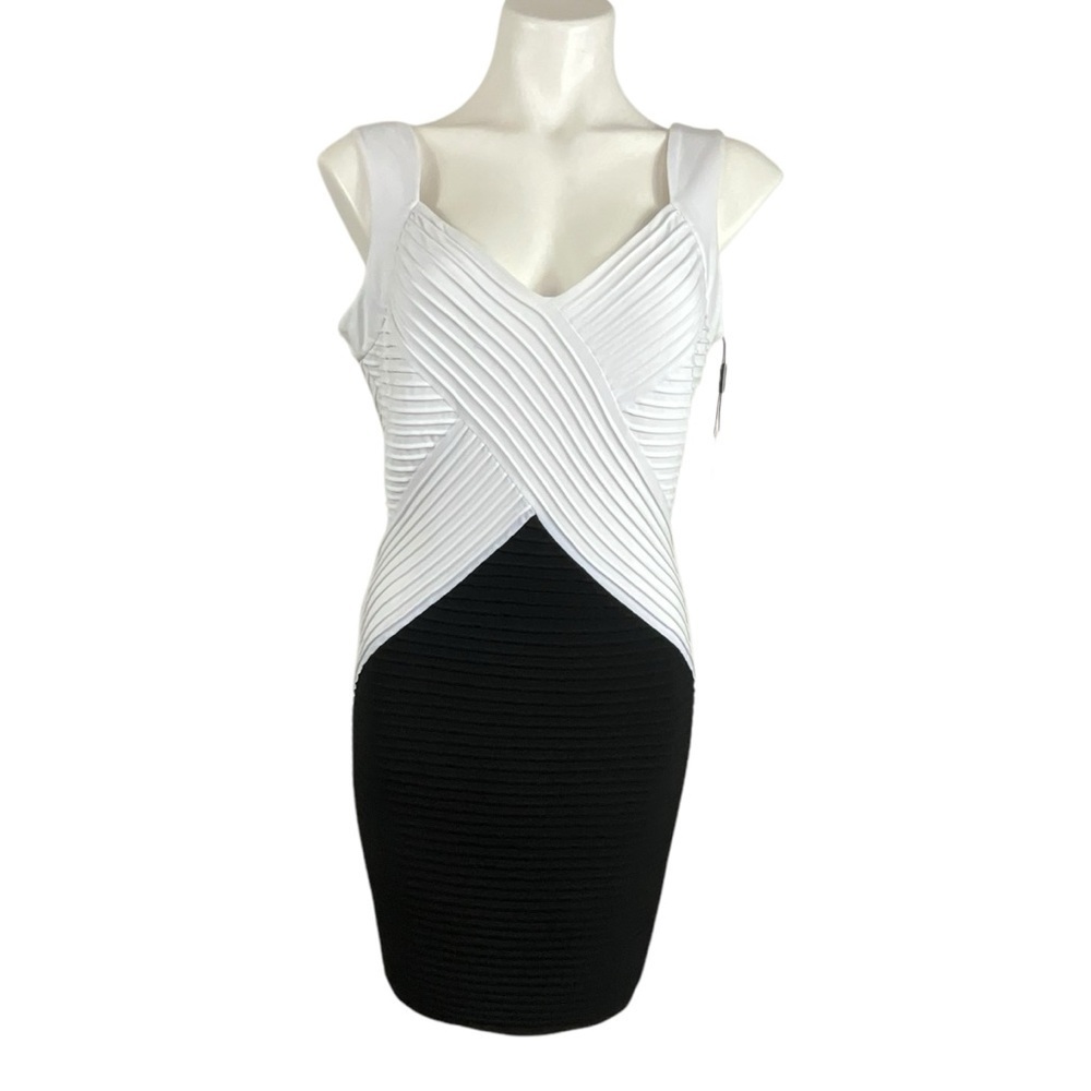 Calvin Klein Women's Black and White Color Block‎ Pin Tuck Dress - Picture 9 of 10